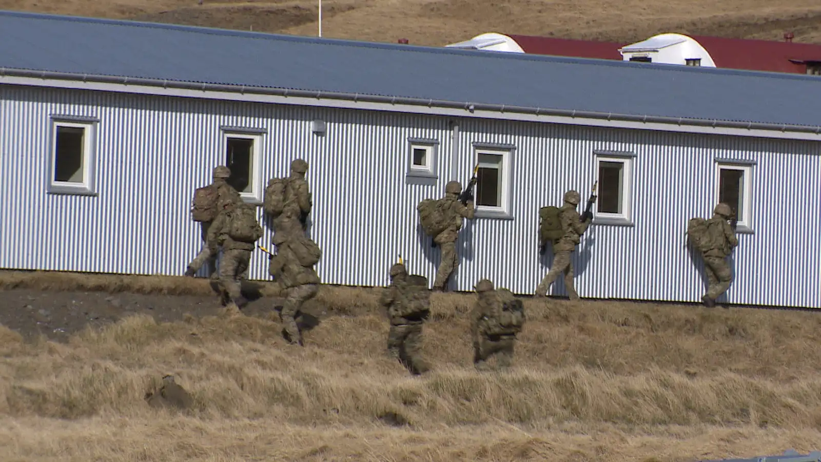 Segir varnarstefnuna fela í sér uppgjöf