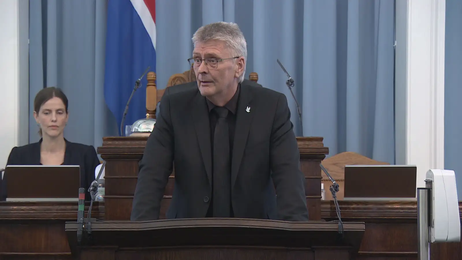 Guðmundur Ingi tekur sæti Jónínu í nefnd