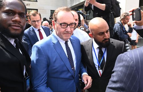 epa10015714 US actor Kevin Spacey (C) departs Westminster Magistrates Court in London, Britain, 16 June 2022. Spacey has been charged with four counts of sexual assault against three men.  EPA-EFE/NEIL HALL