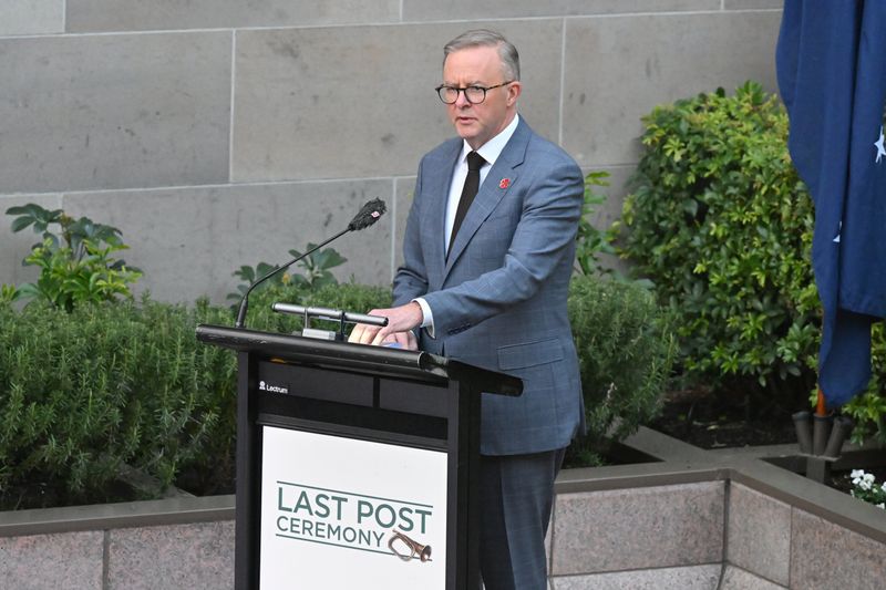 epa10091138 Australian Prime Minister Anthony Albanese delivers an address during the Last Post Ceremony at the Australian War Memorial in Canberra, Australian Capital Territory, Australia, 25 July 2022.  EPA-EFE/MICK TSIKAS AUSTRALIA AND NEW ZEALAND OUT