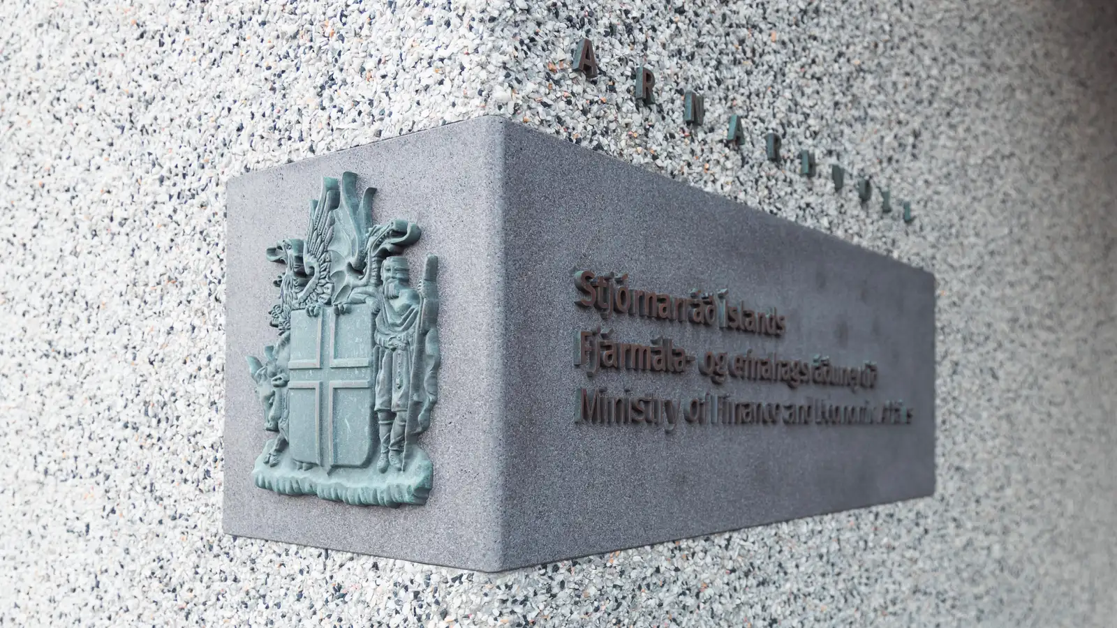 Lánshæfismat Íslands fer úr A upp í A+ hjá Fitch Ratings