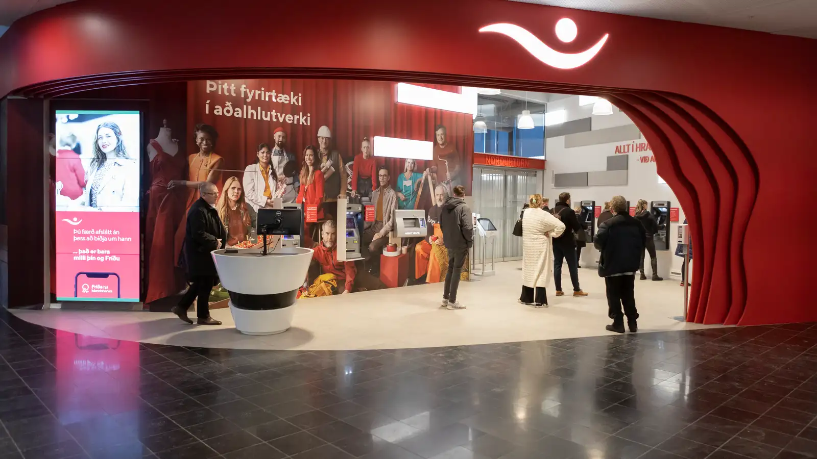 Samanlagður hagnaður bankanna þriggja nærri 94 milljarðar króna