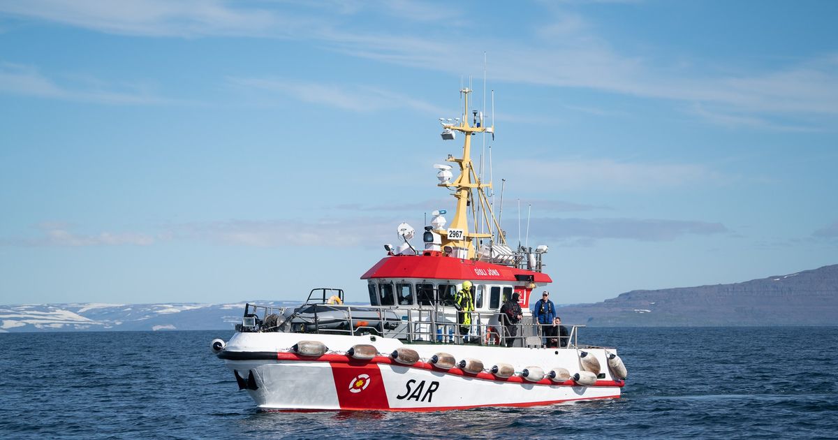 Lifeboat called out after flare misuse - RÚV.is
