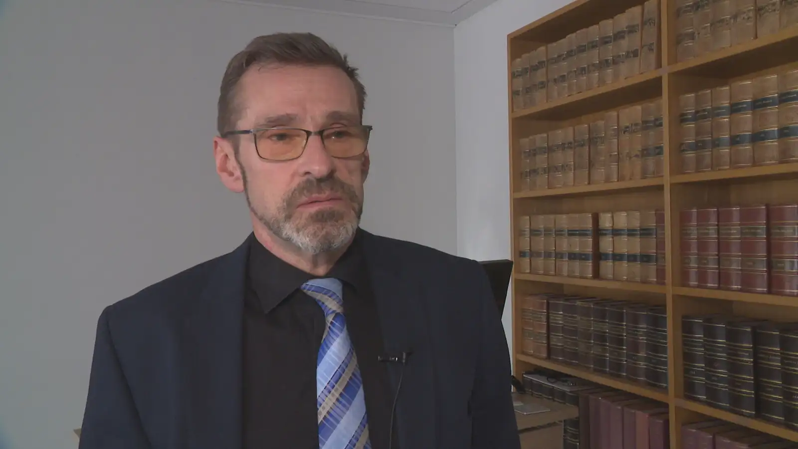 Máttu hafna beiðni fréttamanns um gögn tengd starfslokum Helga Magnúsar