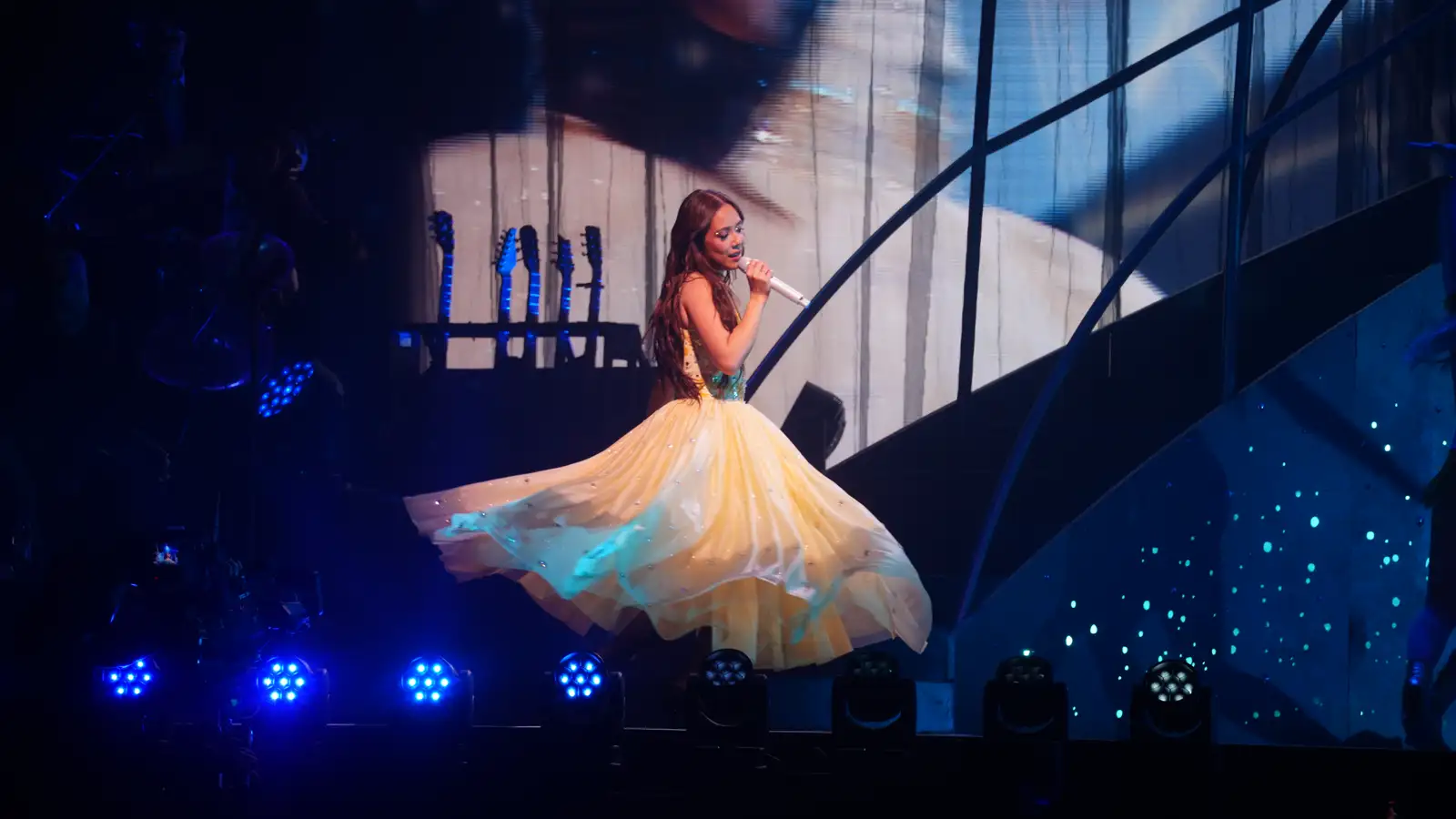 Laufey „brjáluð“ í Heated Rivalry-stjörnu í nýju tónlistarmyndbandi