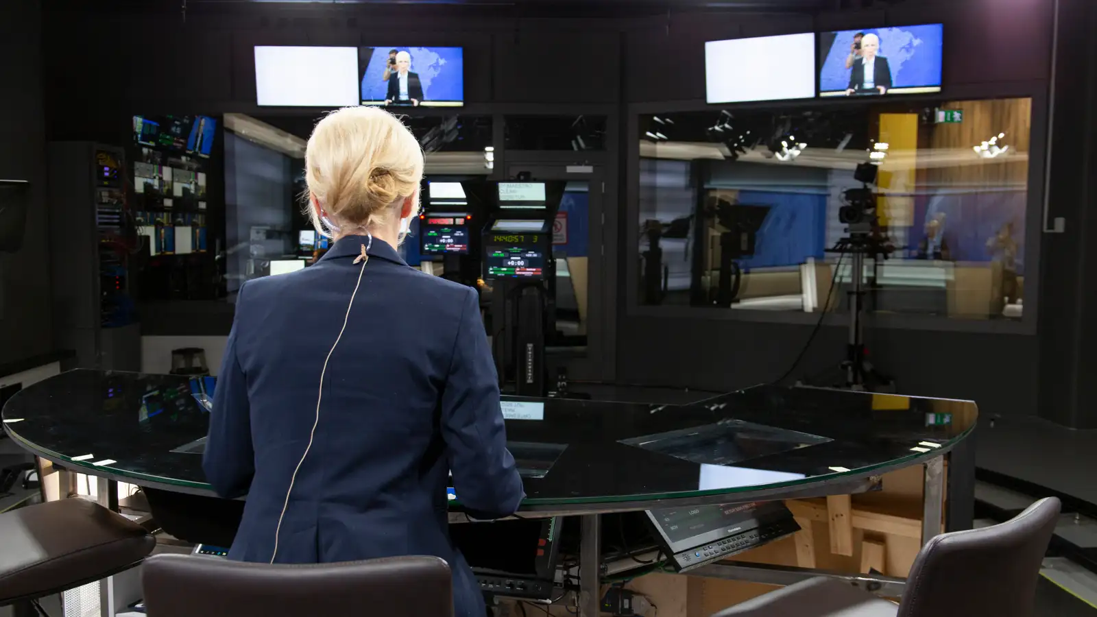 Kvöldfréttir sjónvarps á dagskrá klukkan 20:45
