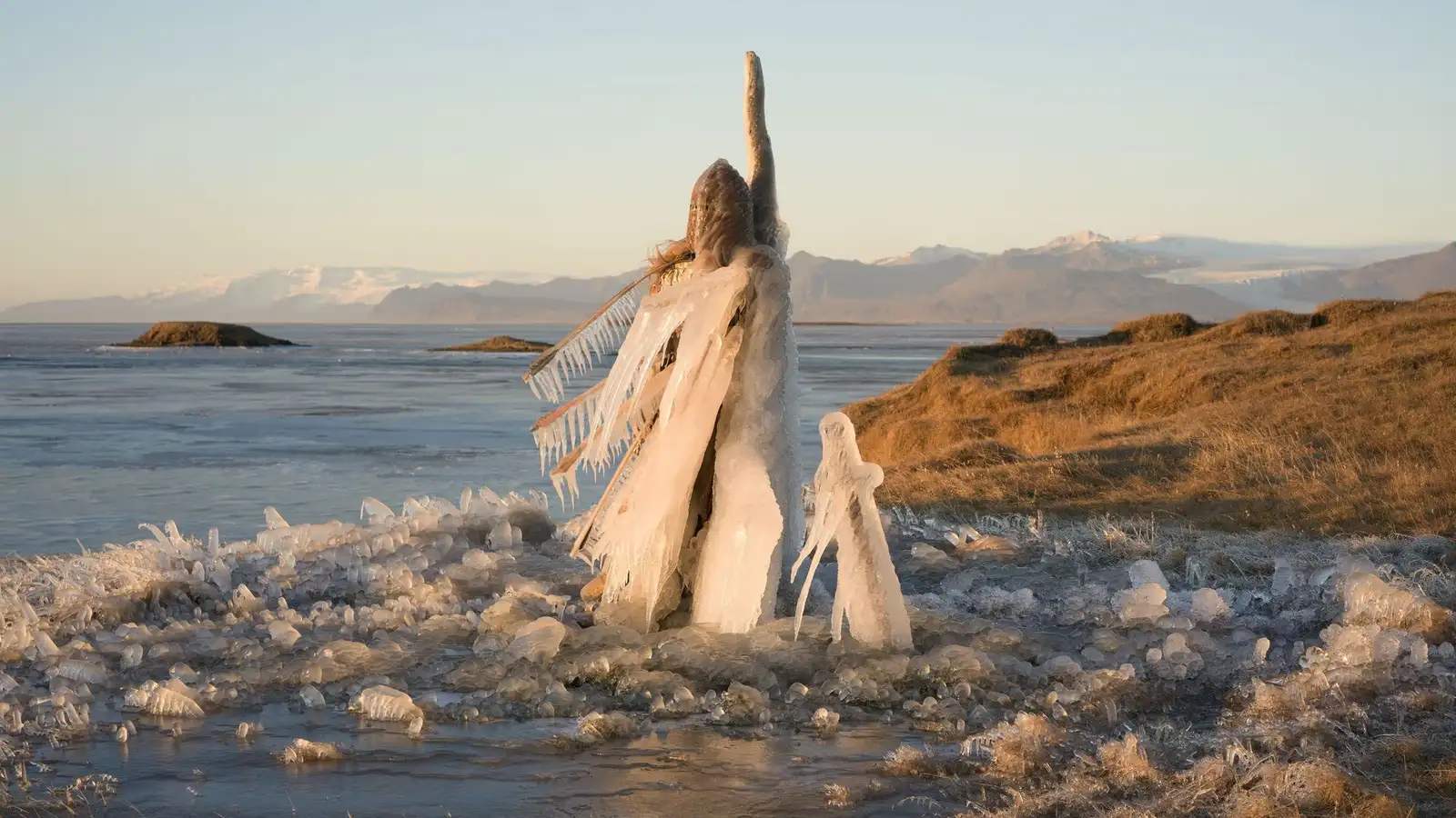Undir ísnum og Jóhanna af Örk: Tíminn og töffararnir