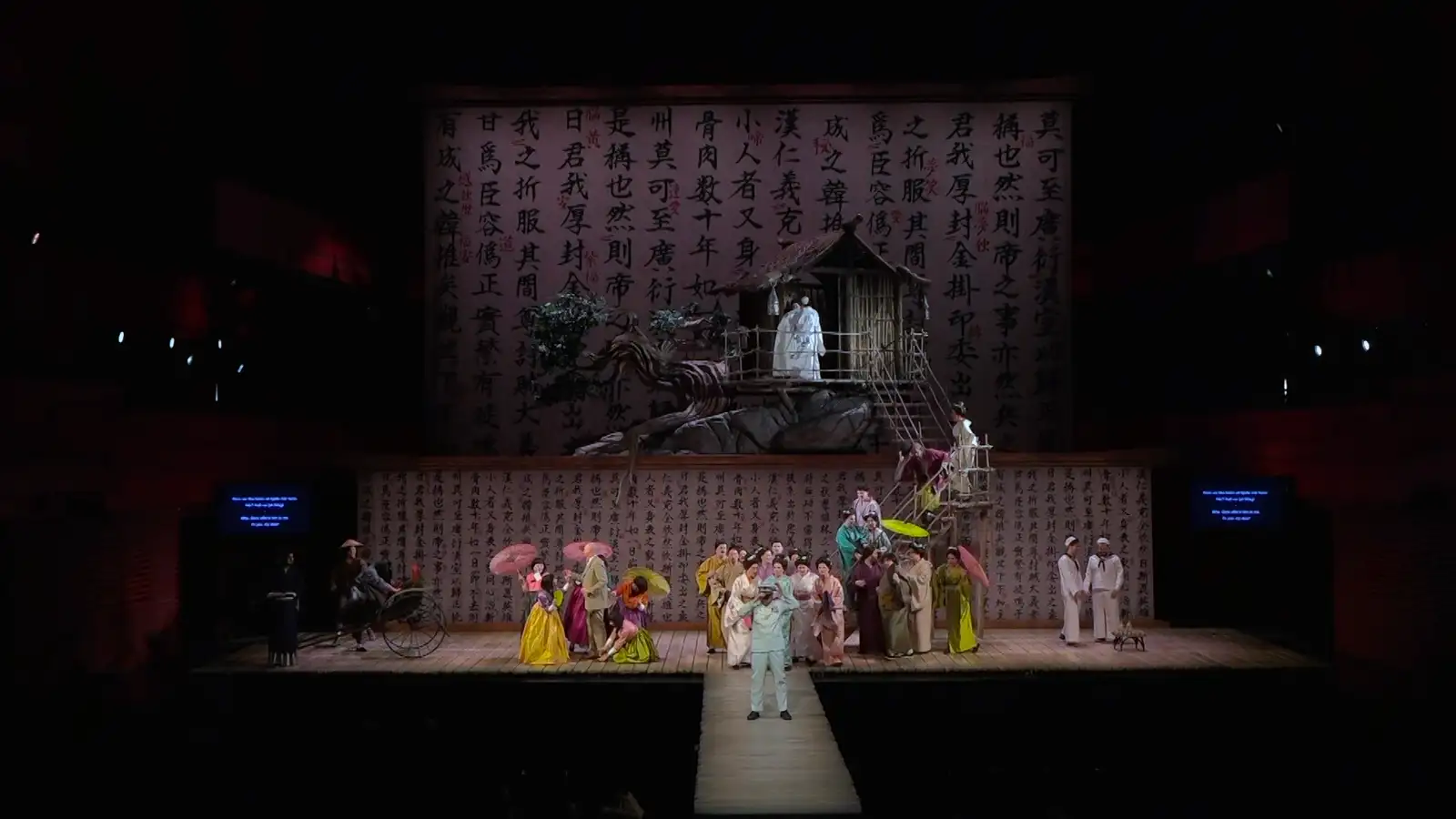 Vill slíðra sverðin með óperugjöf sem óvíst er hvenær hljómar