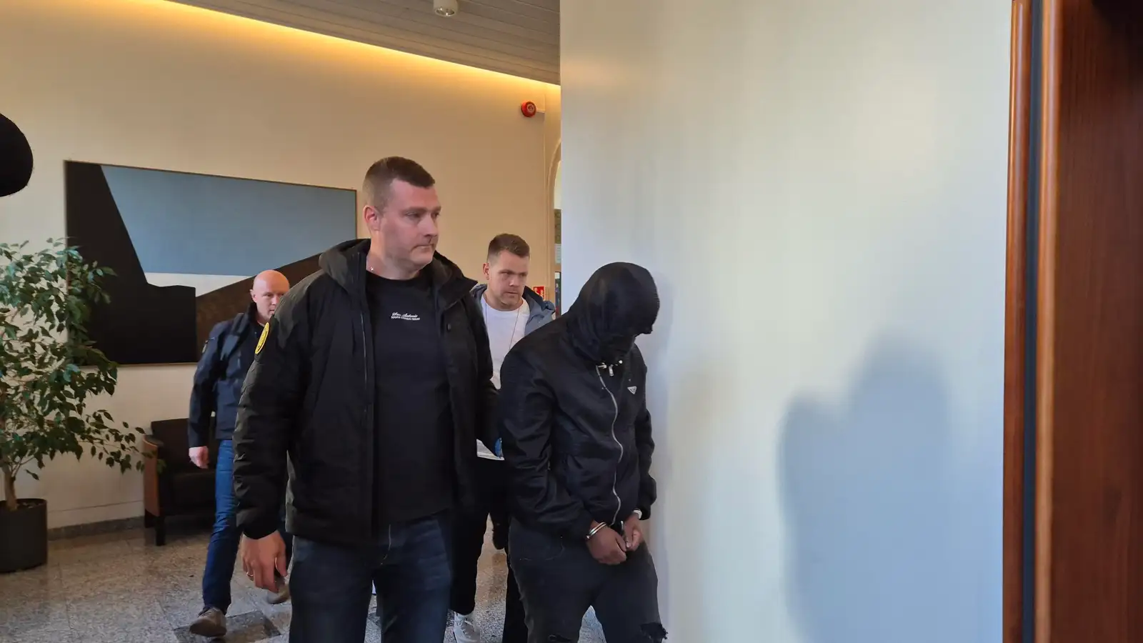 Kveðst hafa verið að reyna að stöðva átökin og verið með tannbursta meðferðis