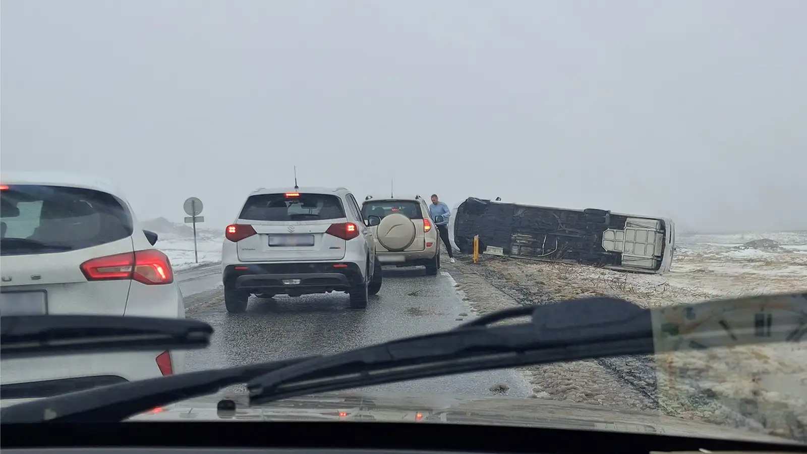 Illviðri um allt land – Rúta valt á kjalarnesi Kjalarnes