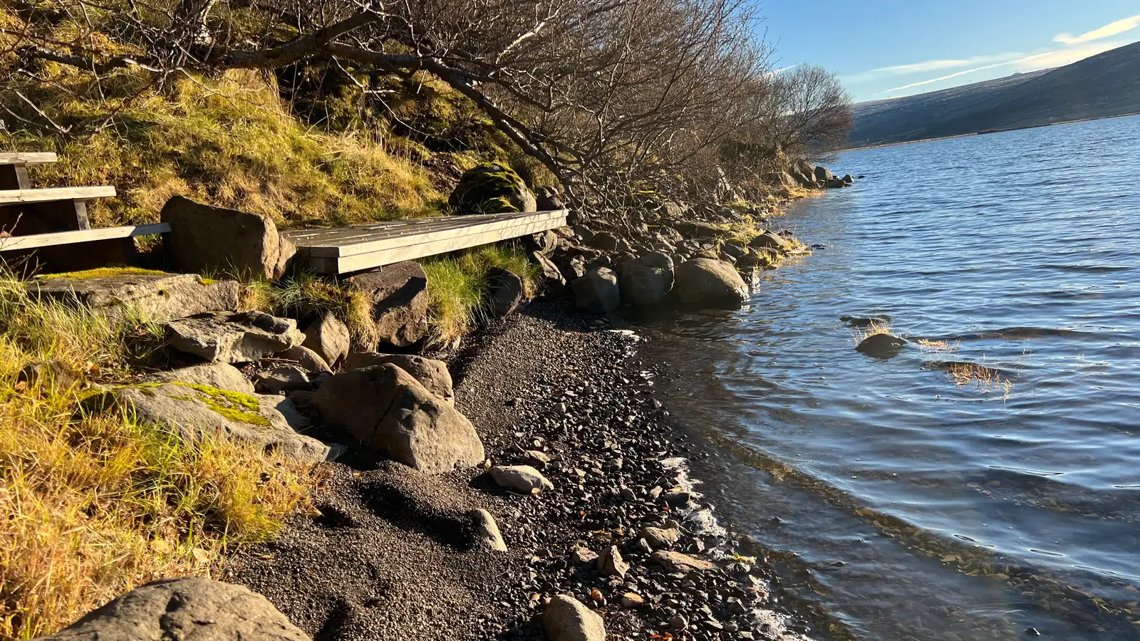„Það er heilt samfélag við Skorradalsvatn undir“