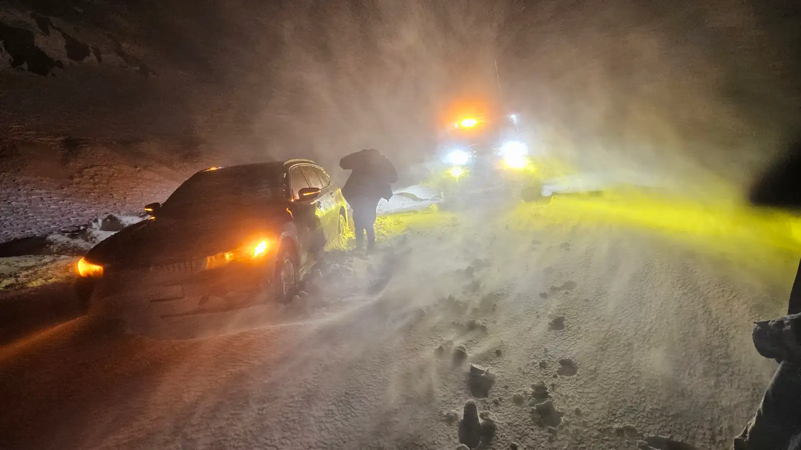 Björgunarsveitir stóðu í ströngu á Sandskeiði og Vestfjörðum