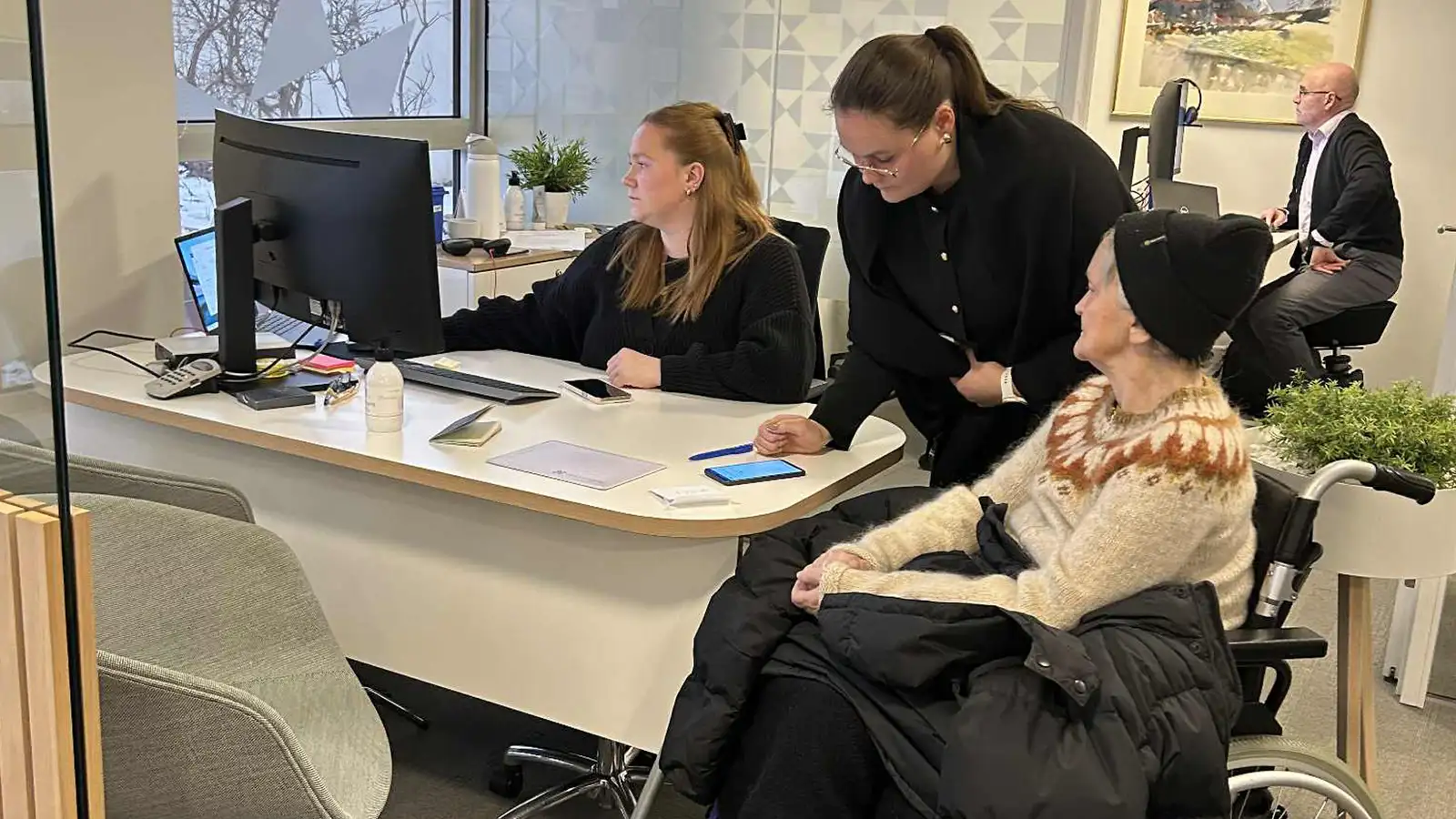 Með sjúkrabíl í bankann til að endurnýja rafræn skilríki