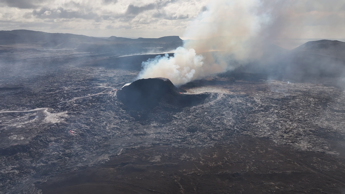 Drone photos on June 5 from the eruption of Reykjanes that started on May 29. 4k Raw video footage from drone footage from Ragnar Visage.