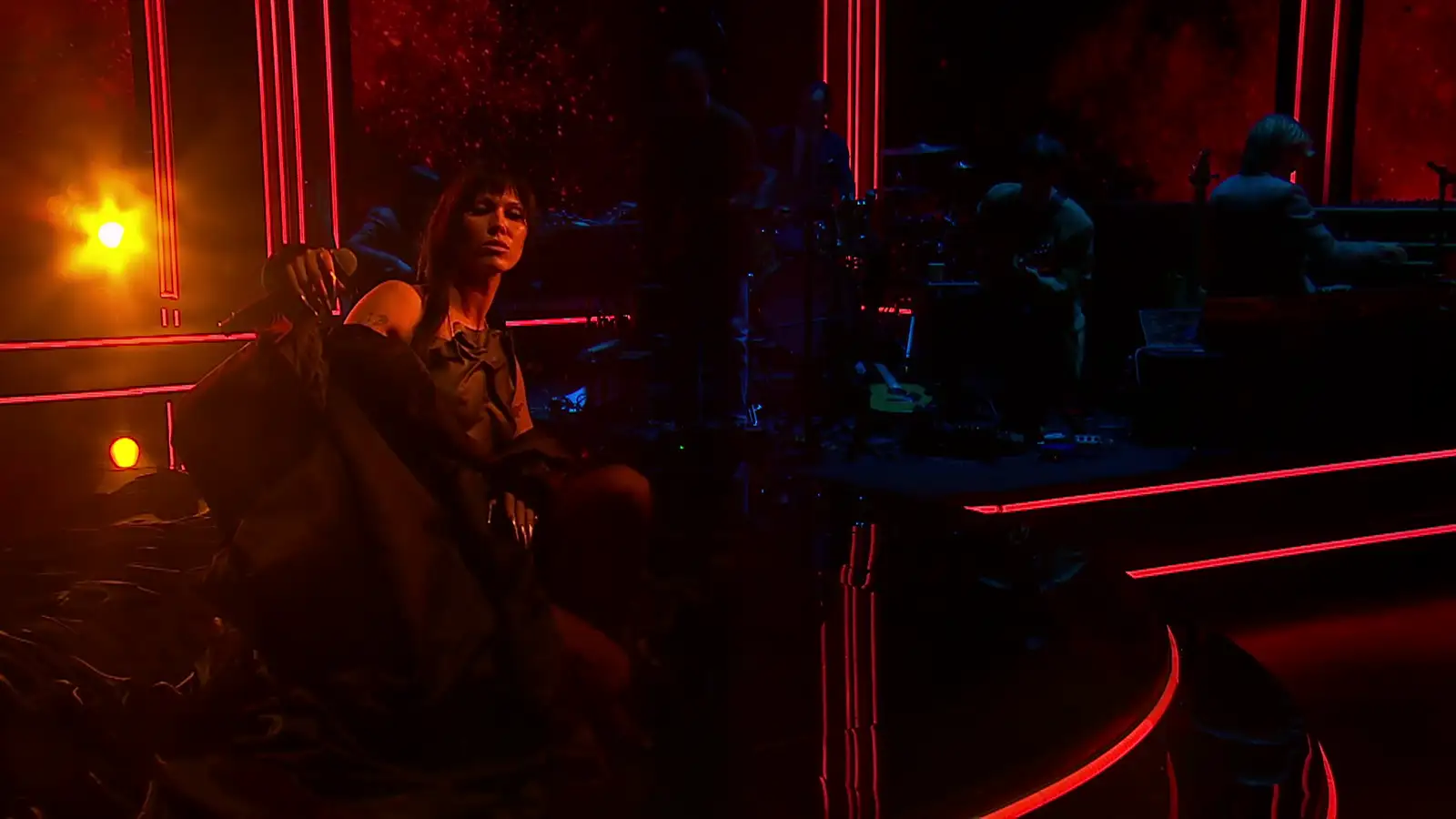 Bríet syngur Maístjörnuna