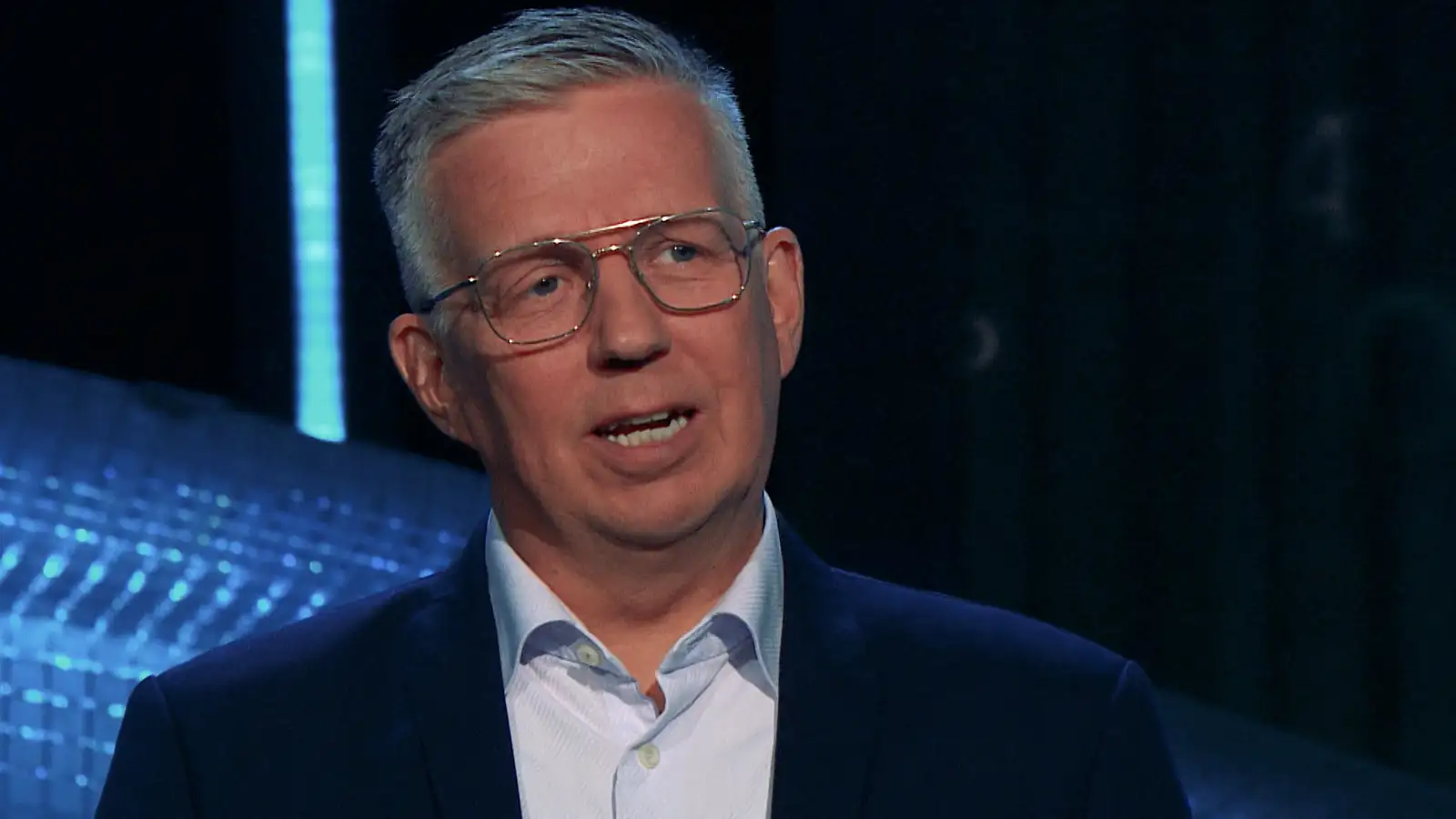 Blátt lítið grjót eitt er