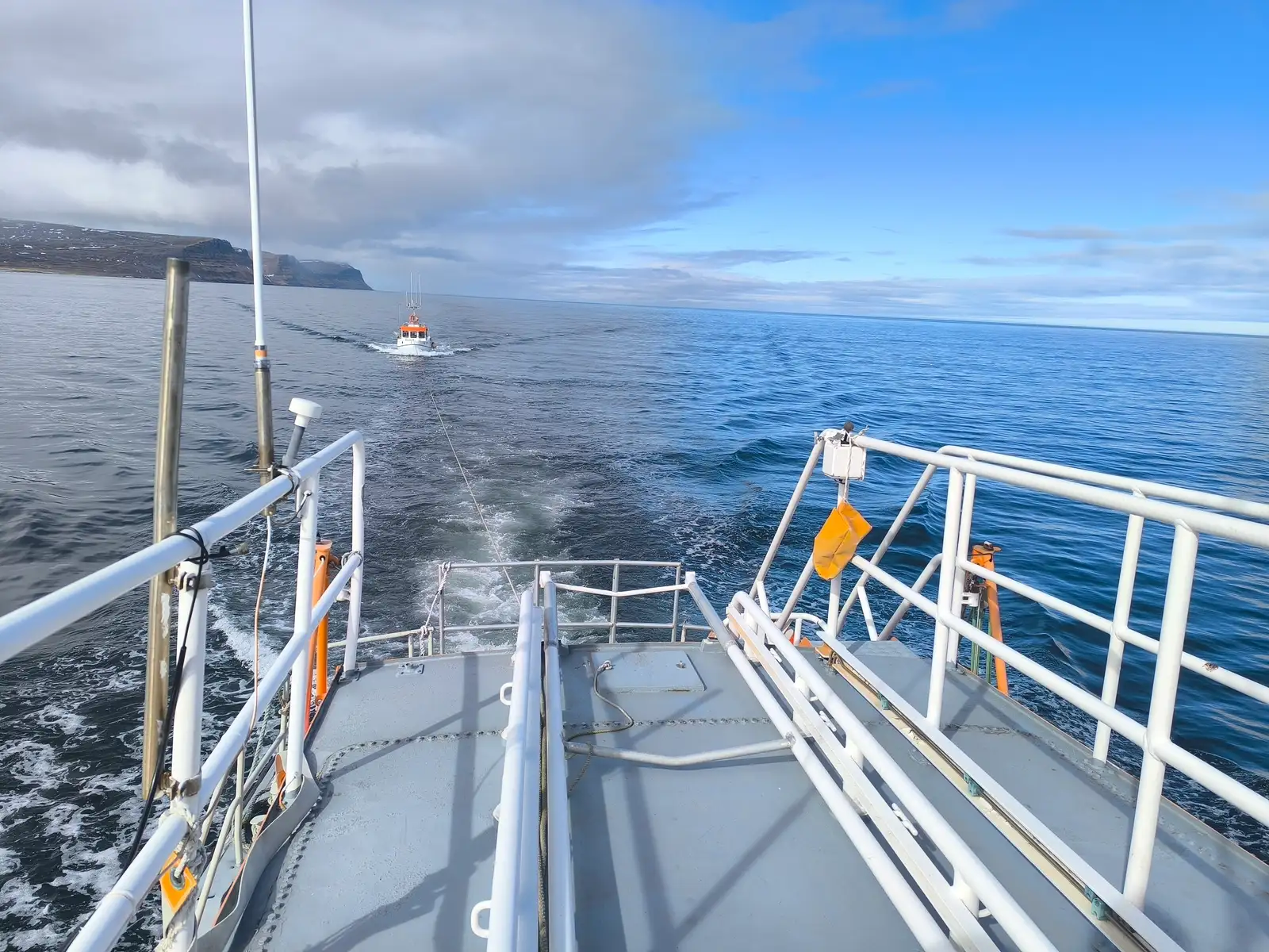 Björgunarskipið Vörður II í útkalli 24. apríl 2026. Smábátur varð vélarvana eftir að hafa fengið veiðarfæri í skrúfuna.