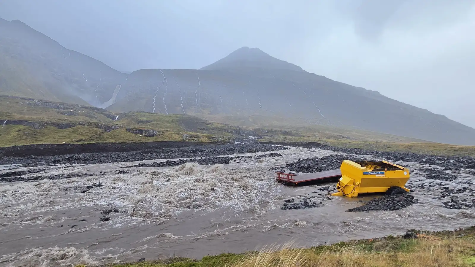 Skriðuviðvörun til morguns
