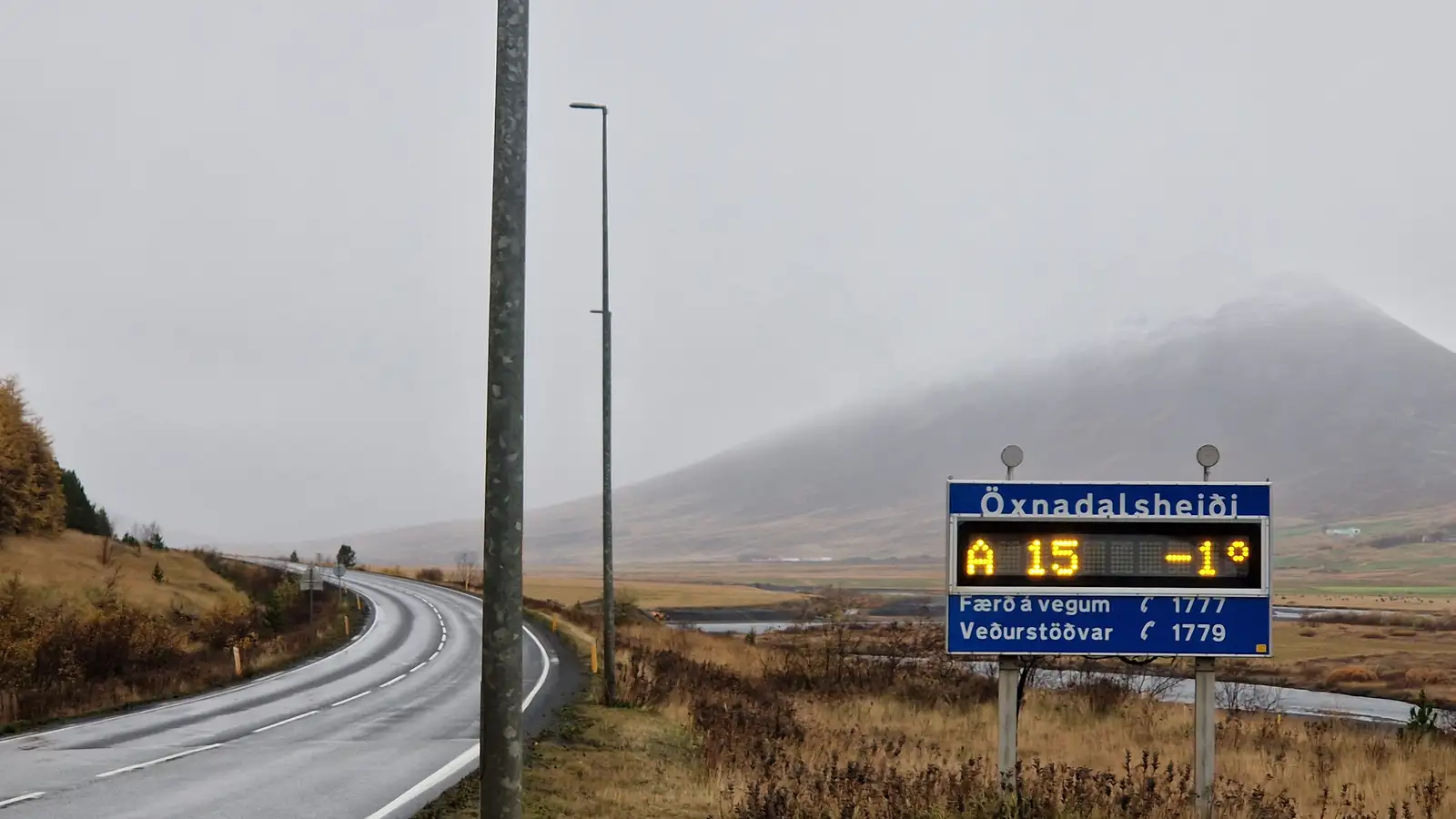 Svalt og sums staðar úrkoma