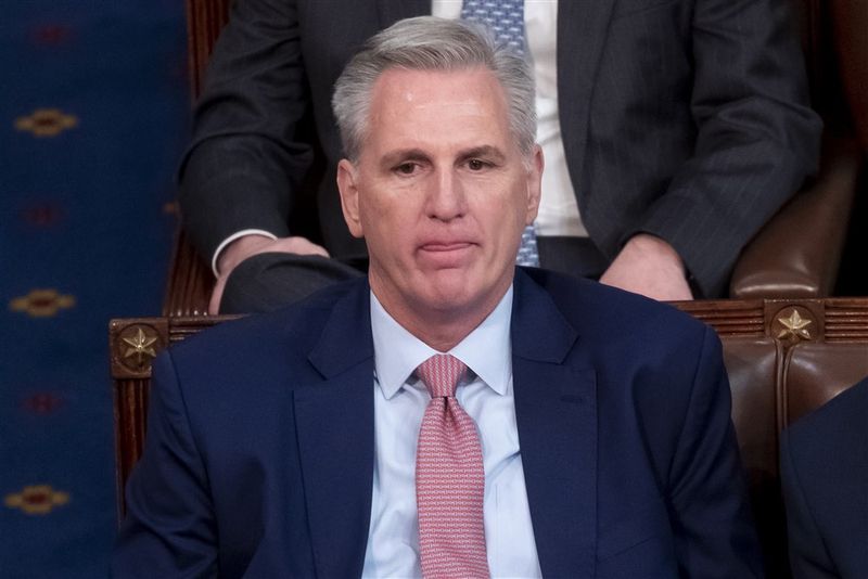 Kevin McCarthy leiðtogi Repúblikana í fulltrúadeild Bandaríkjaþings. Honum mistókst í þrígang að fá alla félaga sína til að kjósa sig forseta nýkjörinnar deildarinnar, þegar hún kom saman í fyrsta skipti 4. janúar 2023.