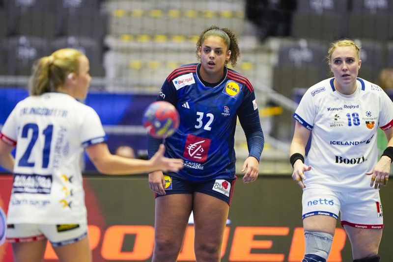 Úr leik Íslands og Frakklands á HM kvenna í handbolta.