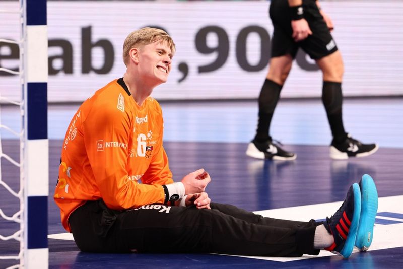Viktor Gísli Hallgrímsson í leik Íslands og Svarfjallalands á EM 2024.
