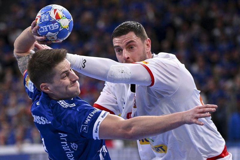 Úr leik Íslands og Serbíu á EM karla í handbolta.