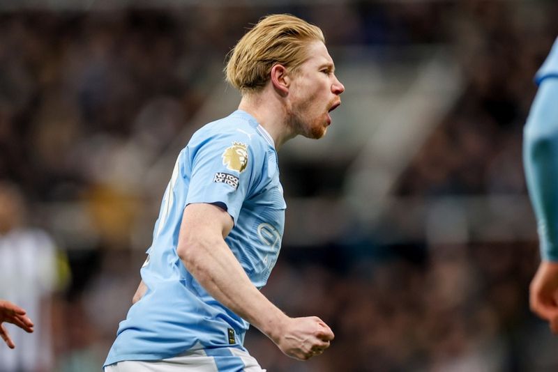Kevin de Bruyne fagnar marki sínu fyrir Manchester City gegn Newcastle United í ensku úrvalsdeild karla í fótbolta.