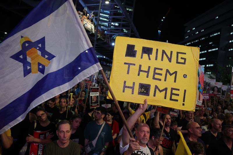 People attend a protest calling for a ceasefire and for the release of Israeli hostages held by Hamas in Gaza, near the Kirya in Tel Aviv, Israel, 07 September 2024. According to a statement by the Israeli Government Press Office, 97 Israeli hostages remain in captivity in the Gaza Strip, including bodies of 33 confirmed dead.