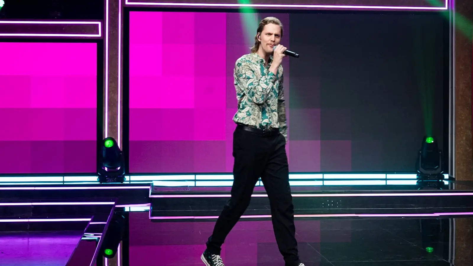 Óraði ekki fyrir því að hann myndi sjálfur ferðast sem tónlistarmaður