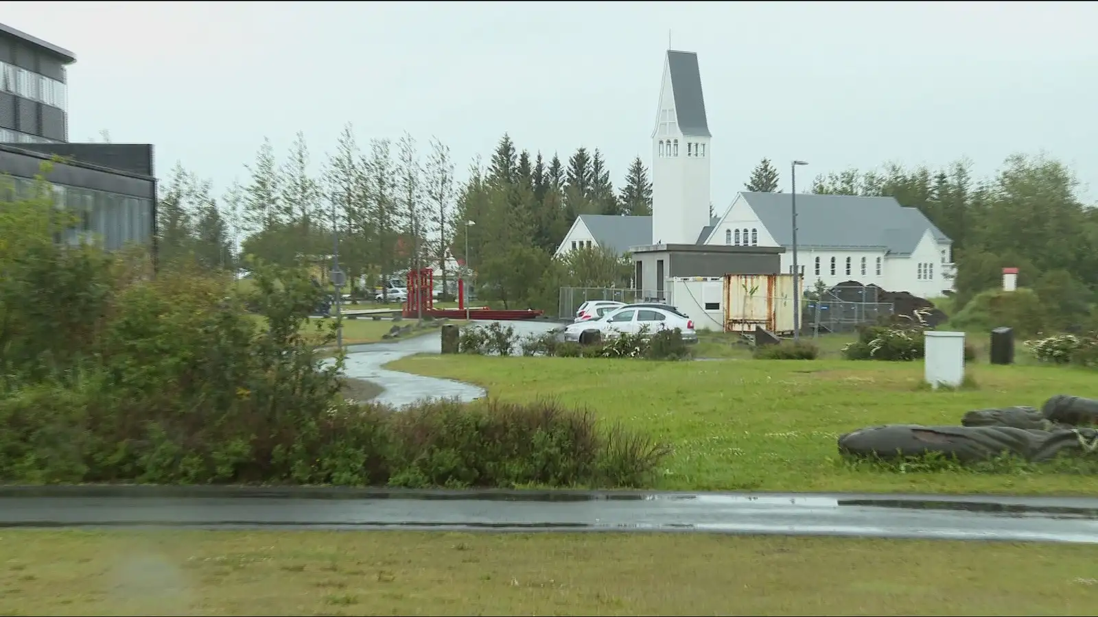 Leituðu manns sem óttast var að hefði farið í Ölfusá