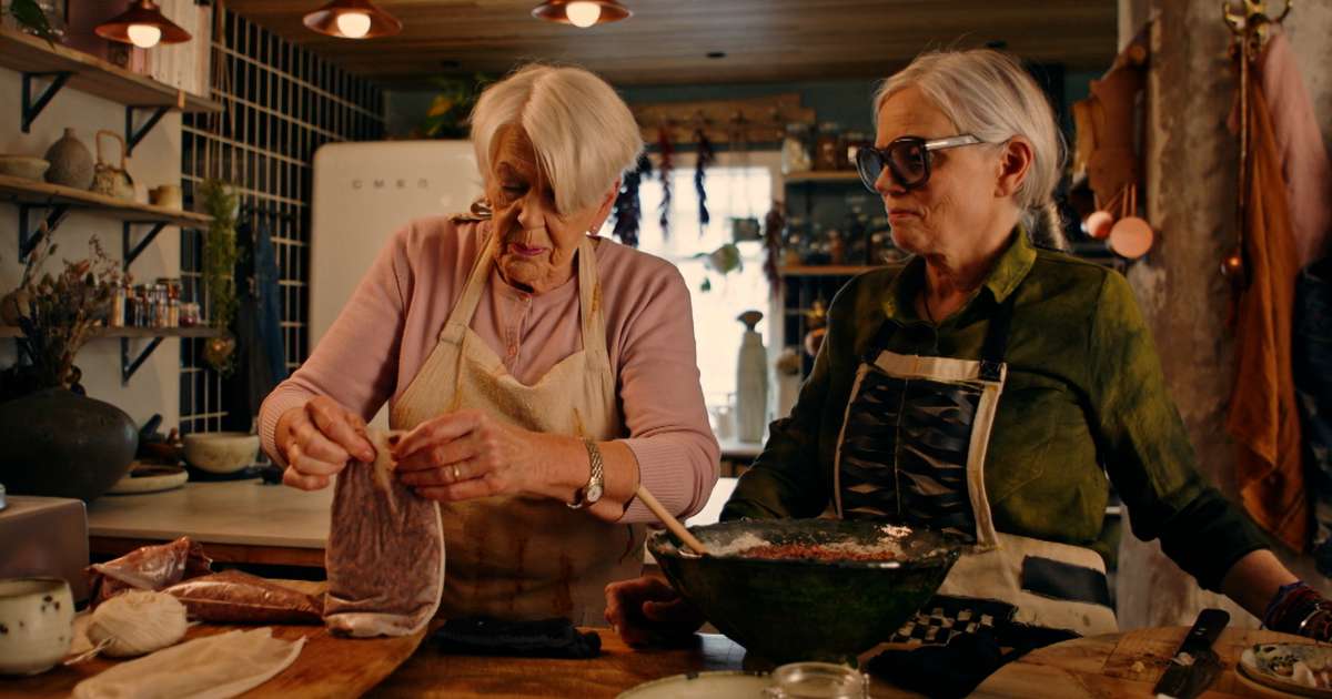 Solla Eiríks lærir að sauma - RÚV.is