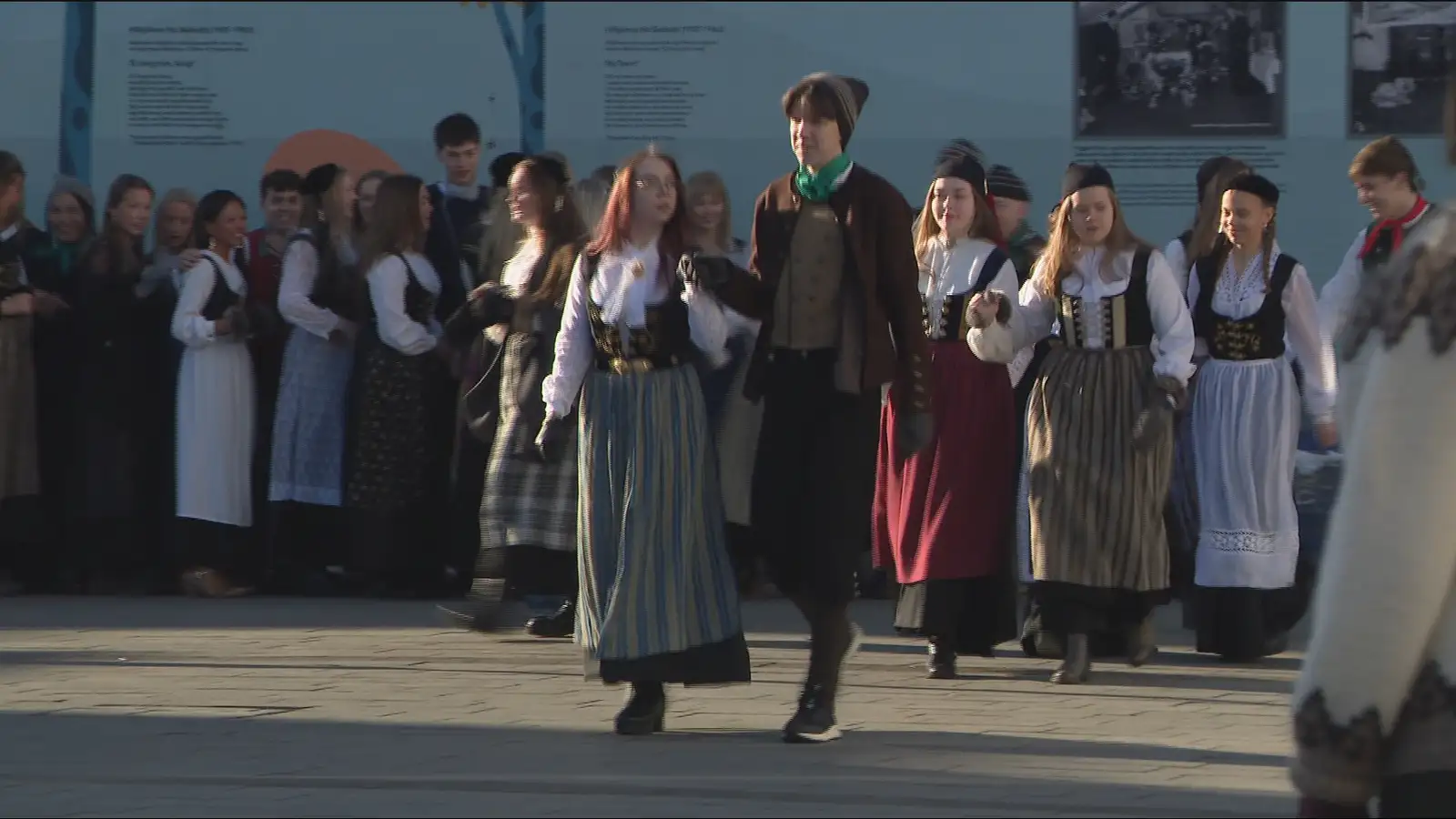 Dansinn dunaði degi á undan áætlun