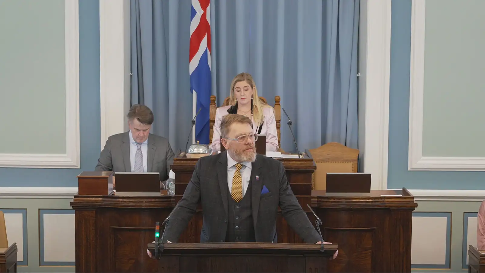 Skriflegt samkomulag um samstarf og stuðning Jóns