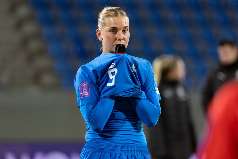 Diljá Ýr Zomers eftir leik íslenska kvennalandsliðsins í fótbolta við Þýskaland í Þjóðadeildinni í október 2023.