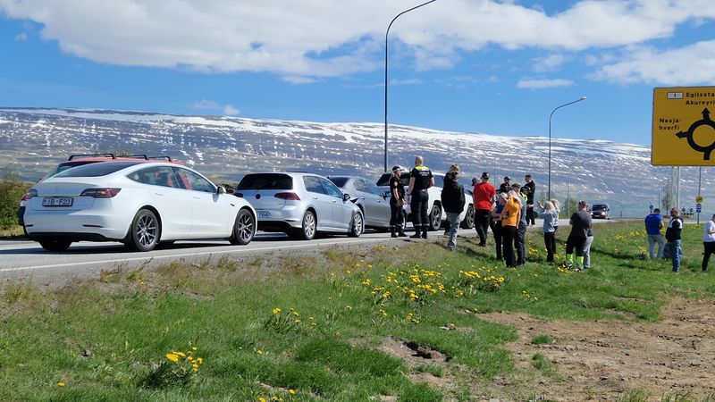 Mynd af fimm bíla árekstri við bæjarmörk Akureyrar