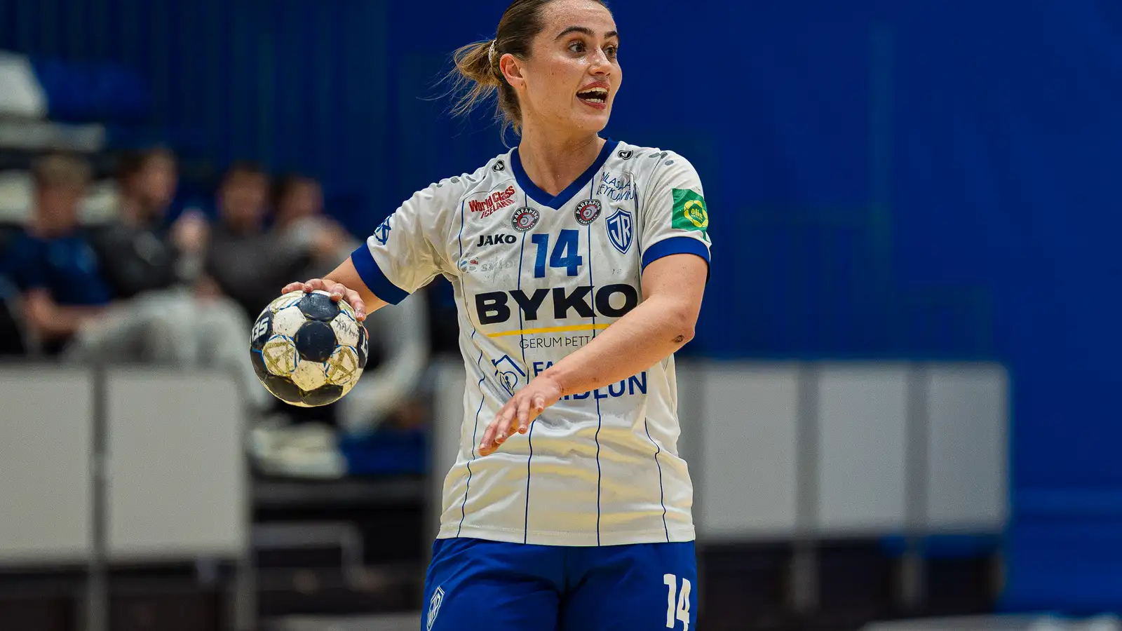 Yotoqxonada suratga tushdi