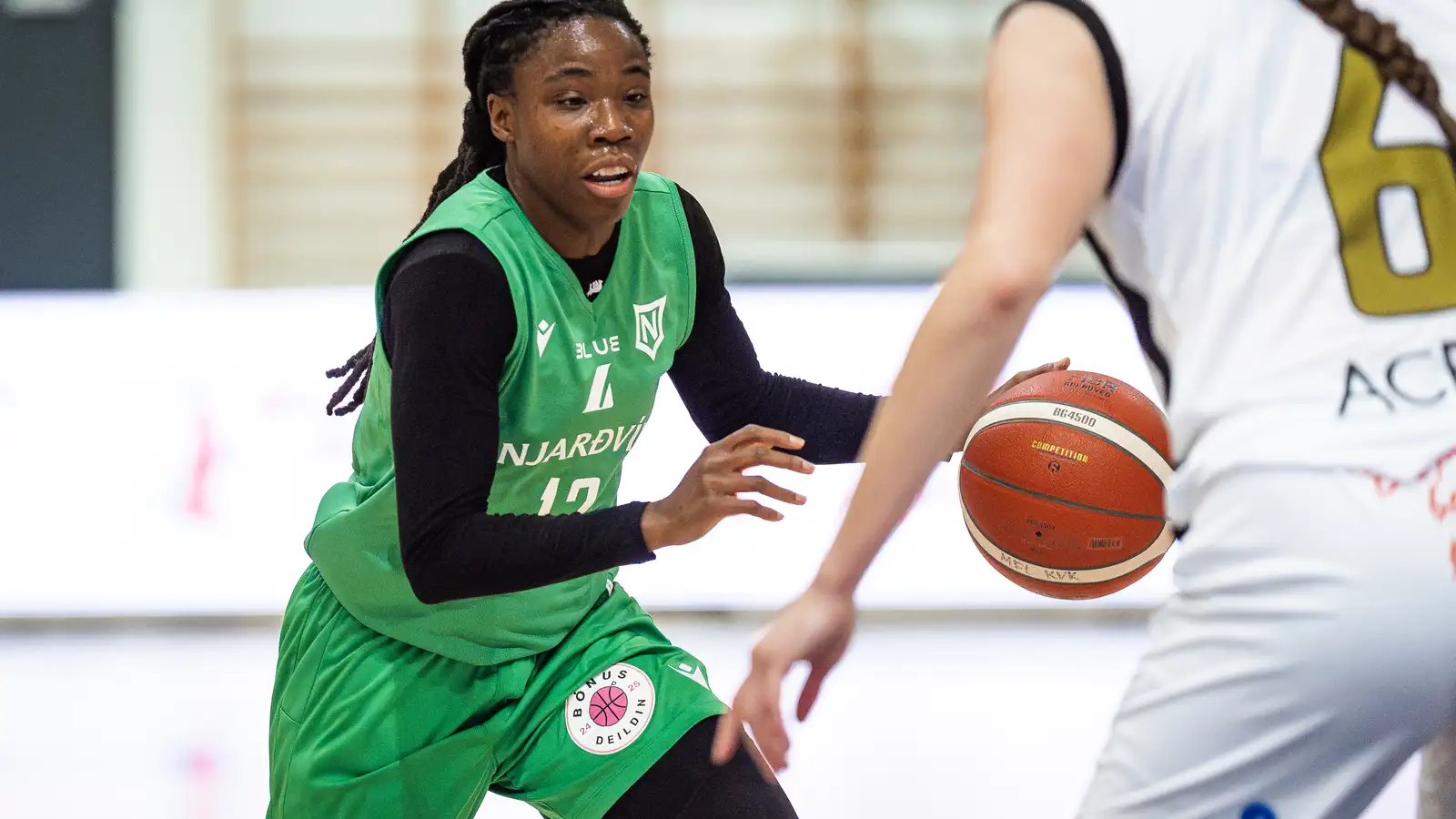 Njarðvík vann í framlengingu og þrjú lið jöfn á toppnum