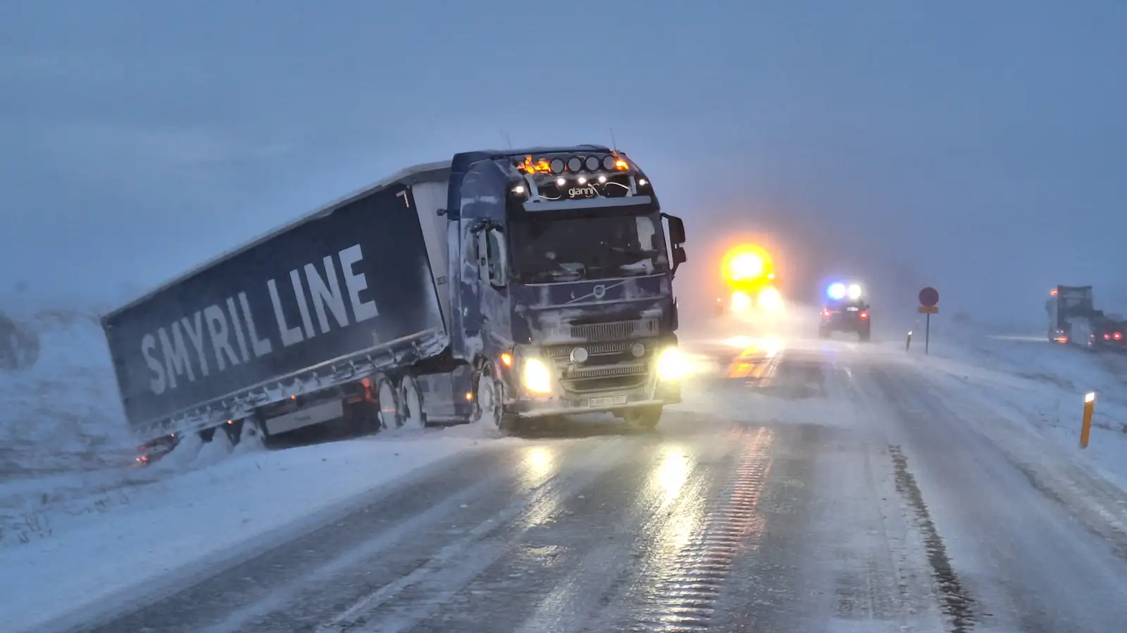 Illviðri um allt land – almenningur hvattur til að fylgjast með veðri ...