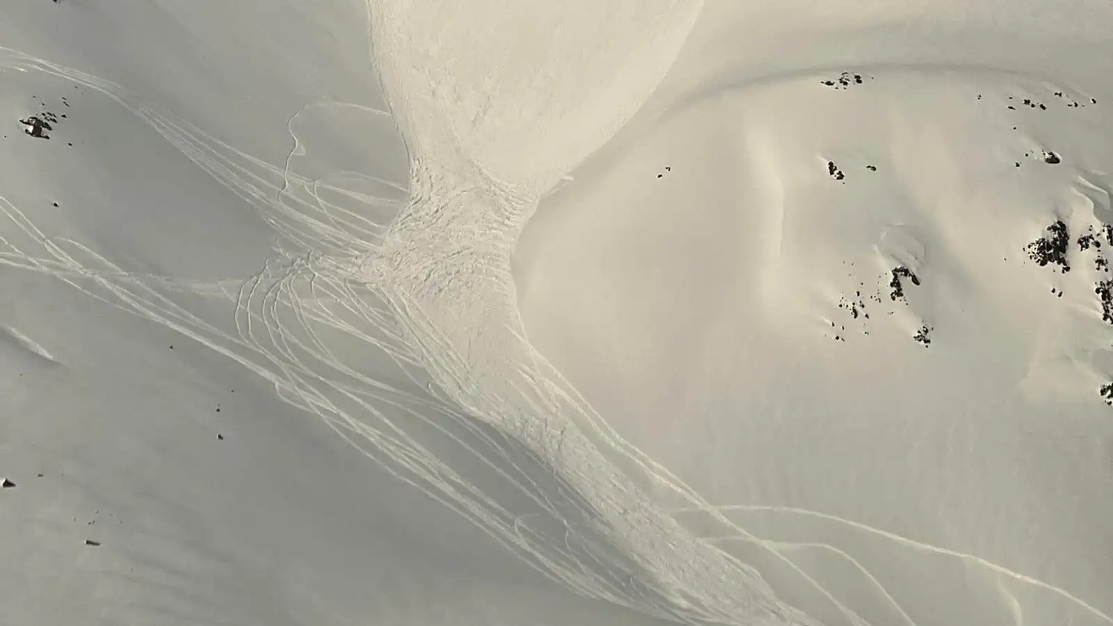 Snjóflóðið féll á hóp vélsleðamanna