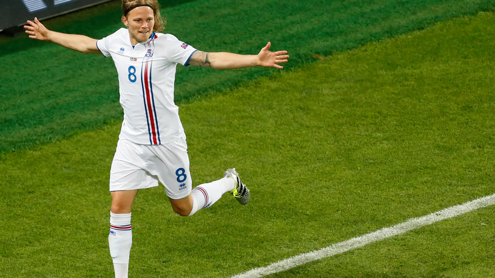 Birkir Bjarnason leggur skóna á hilluna